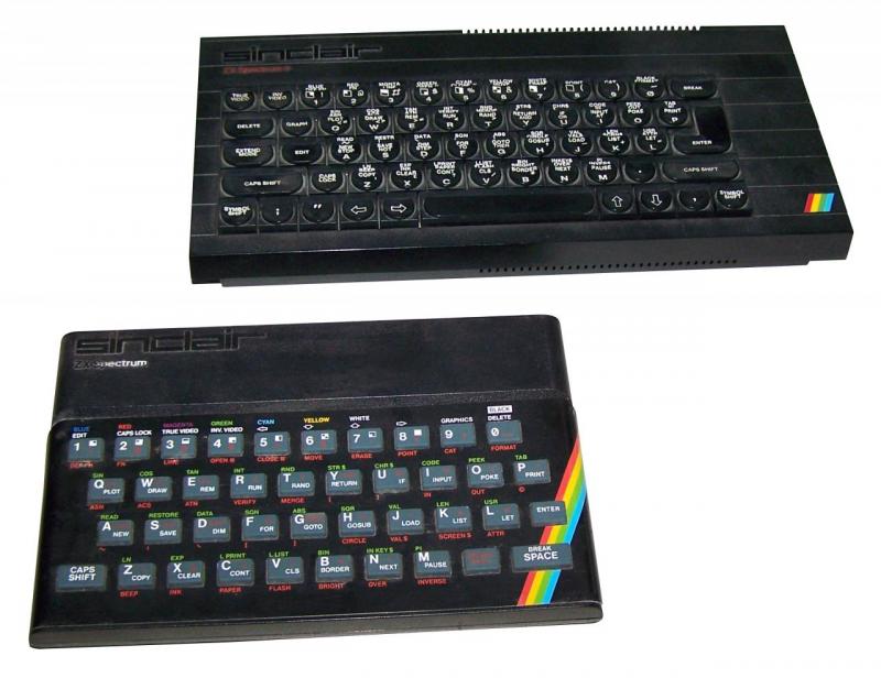 Sinclair ZX Spectrum és Spectrum+ (felül) számítógépek