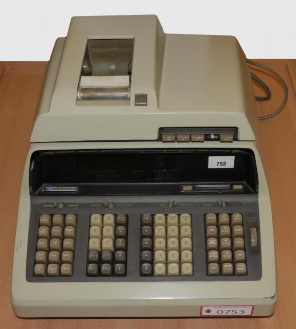 Hewlett-Packard HP-9100 programozható számológép az NJSZT ITK-ban.